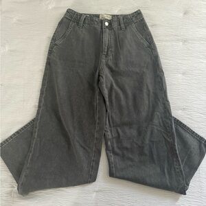 Grey straight leg jeans

SIZE: 0/25r